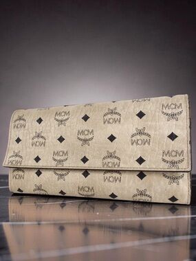 MCM Visettos Leather Continental Wallet 🤩
